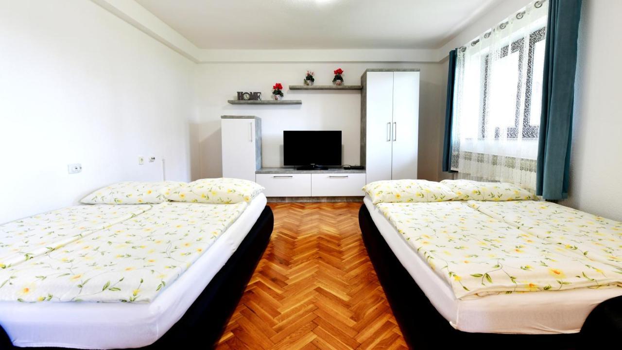 House Marinic Hotel Grabovac  Buitenkant foto